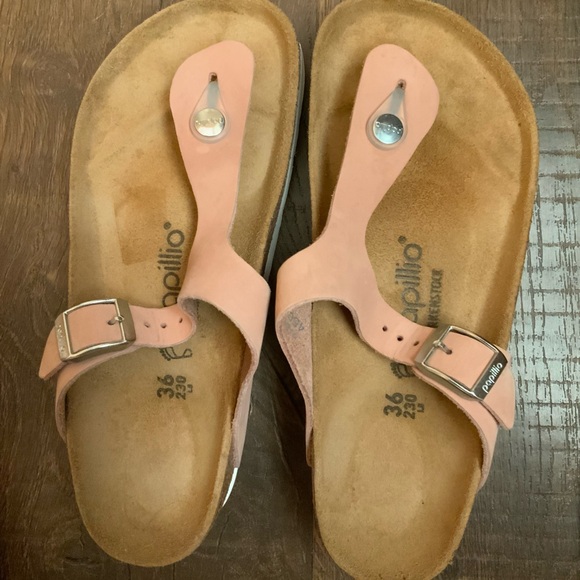Birkenstock Shoes - Birkenstock Papillio Gizeh Rivet Sandle 🎉HP🎉